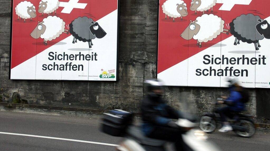 Die Ausschaffungsinitiative hat das Schweizer Stimmvolk 2007 zwar angenommen. Doch das hat nichts daran geändert, dass die Migrationsthematik die schweizerische Literatur prägt - und dass auch der Literaturbetrieb zusehends diverser wird. (Archivbild)