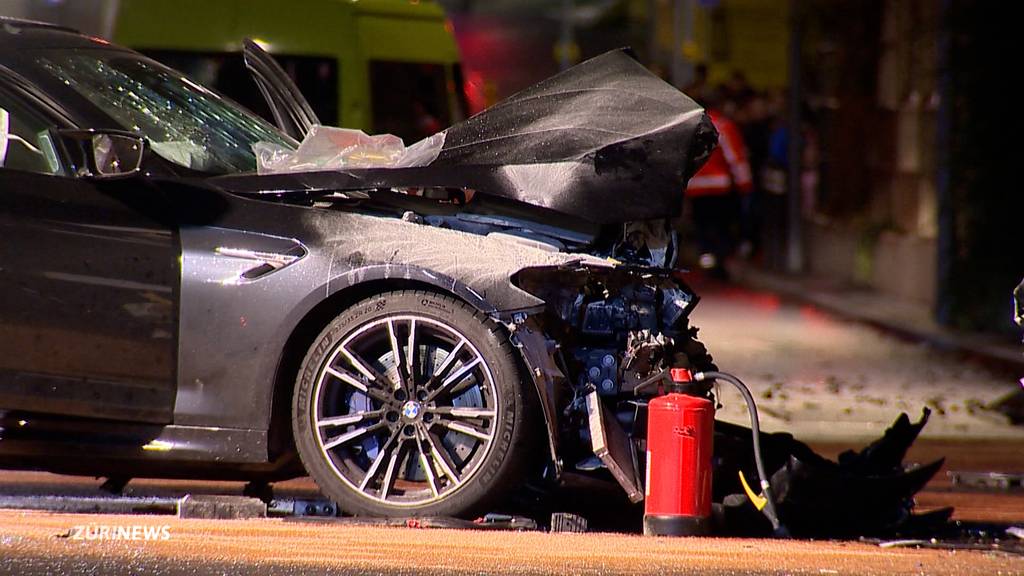 Raser muss sich in Dietikon für schweren Unfall vor Gericht verantworten