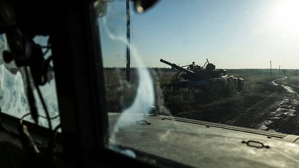ARCHIV - Im Osten der Ukraine gehen die Kämpfe gegen die russischen Truppen weiter. (Archivbild) Foto: Alex Babenko/AP/dpa