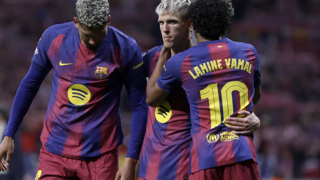 Enttäuschung pur bei den Barça-Spielern Ronald Araujo, Dani Olmo und Lamine Yamal (von links nach rechts) nach dem Ausscheiden in den Viertelfinals der Champions League gegen Ligakonkurrent Atlético Madrid