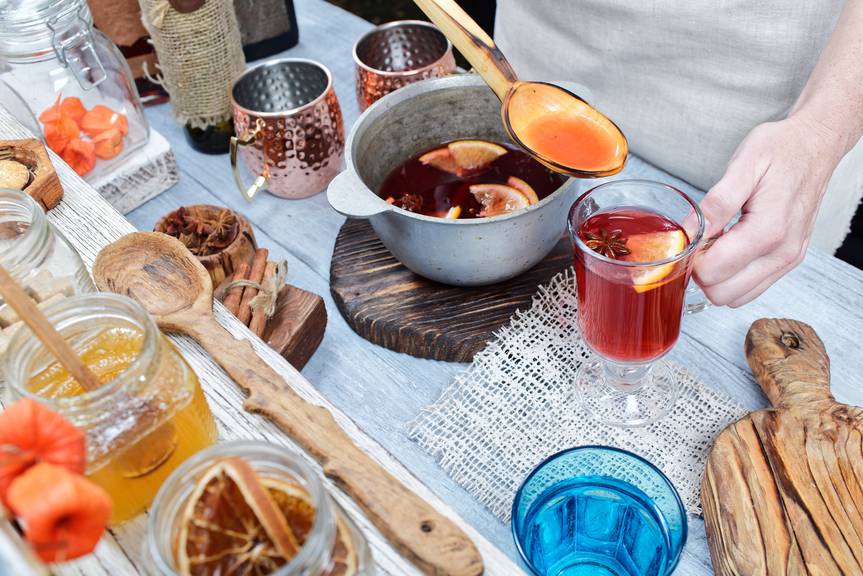 Glühwein ist gar nicht so schwierig herzustellen. (Bild: iStock)