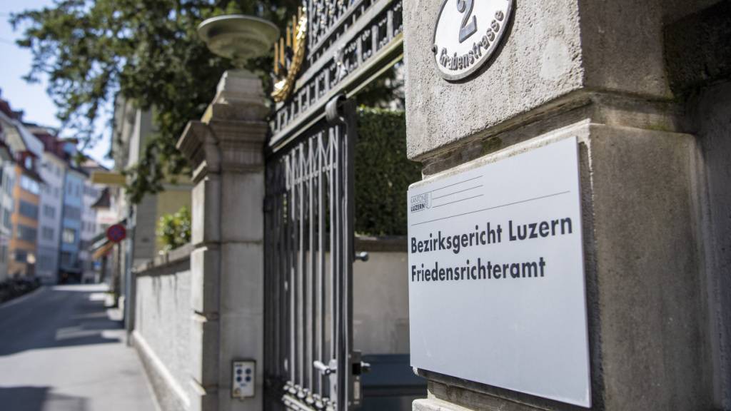 Parteigeld veruntreut: Luzerner Ex-SVP-Präsident vor Gericht