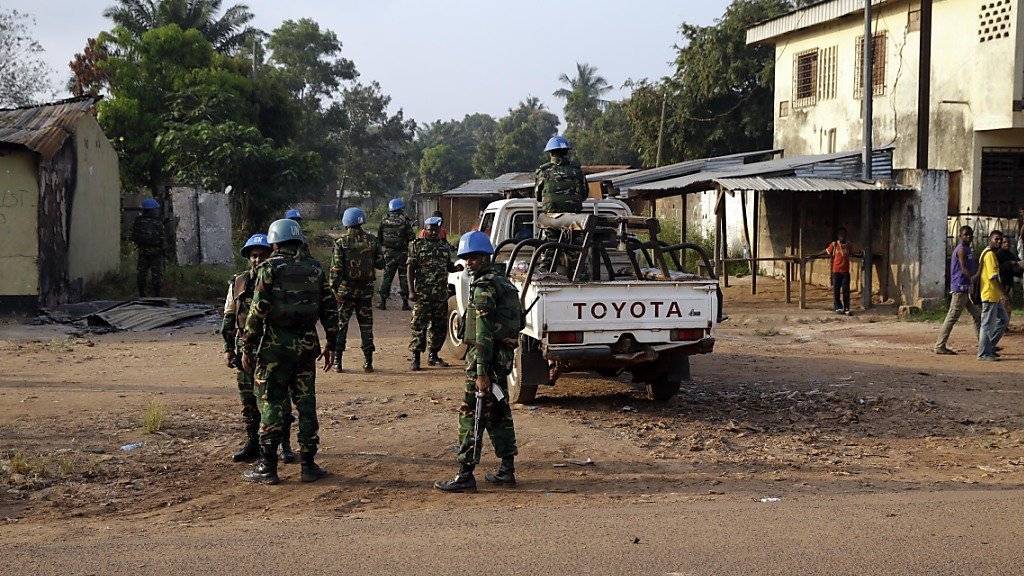 Wahlen unter erschwerten Bedingungen: UNO-Blauhelmsoldaten sichern Urnengang in der Zentralafrikanischen Republik ab. (Archiv)