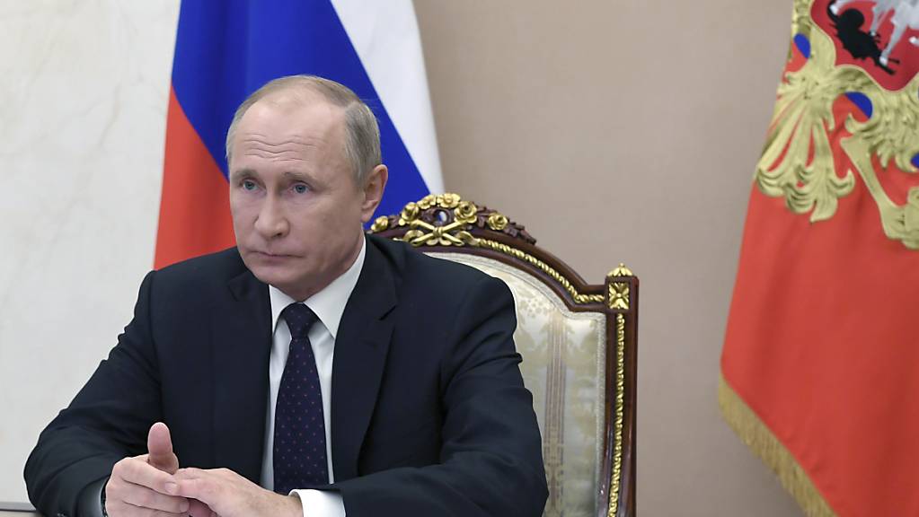 Der russische Präsident Wladimir Putin will die Impfquote gegen das Coronavirus mit Massenimpfungen schneller erhöhen. Foto: Aleksey Nikolskyi/Pool Sputnik Kremlin/AP/dpa