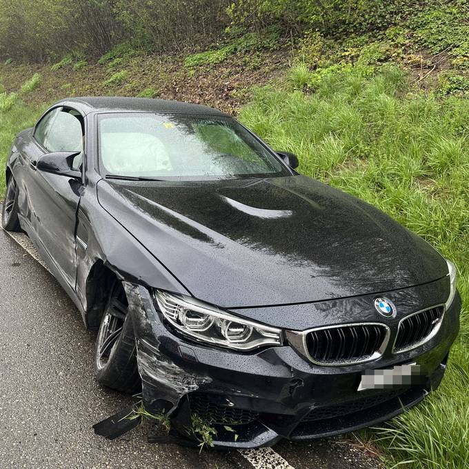 Kurz nach Schlüsselübergabe: 22-Jähriger schrottet 400-PS-BMW 