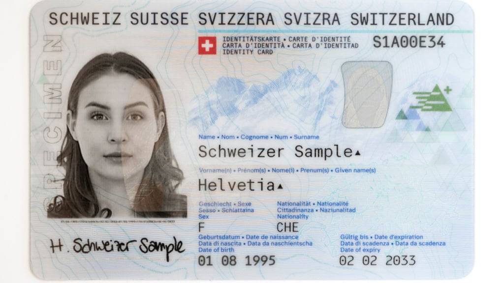 Ab Ende 2026 gibt es die Schweizer Identitätskarte mit biometrischen Daten. Schweizerinnen und Schweizer können frei wählen, ob sie eine biometrische oder eine herkömmliche ID beziehen wollen. (Symbolbild)