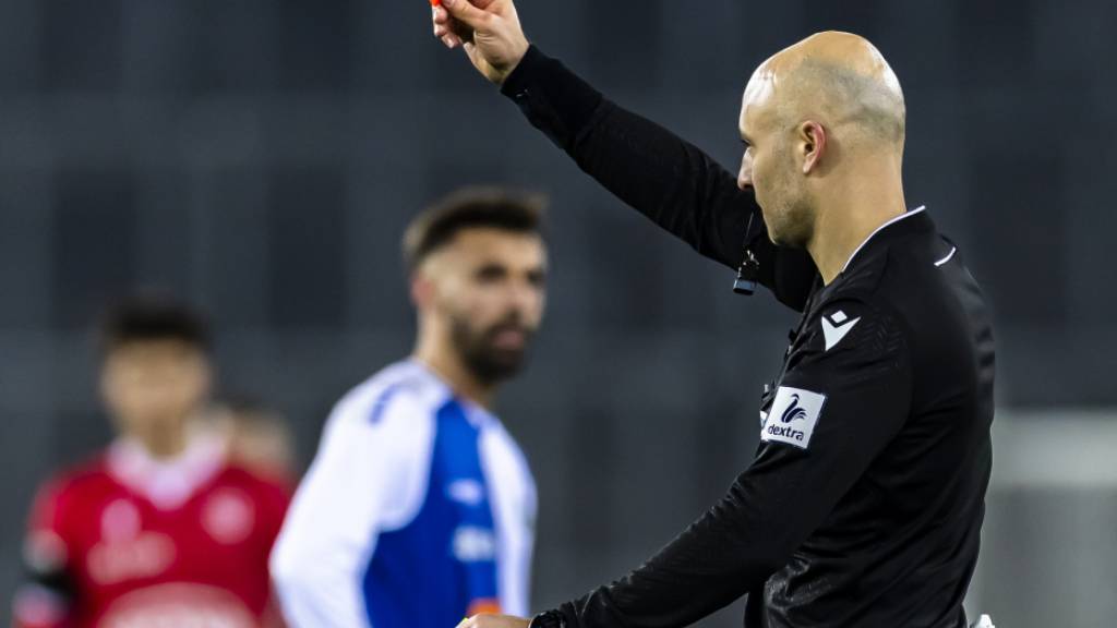 Ismail Beka von den Grasshoppers muss wie Olivier Mambwa von den Young Boys zweimal pausieren