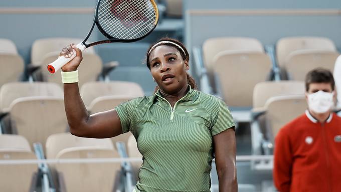 Serena Williams in drei Sätzen weiter