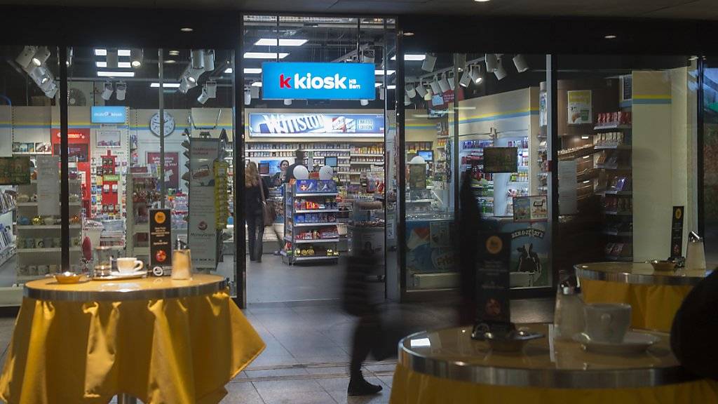 Der Kioskkonzern Valora punktet bei seinen Kunden mit kleinen Läden, Take-Away, Kaffee und Laugenbackwaren. Im ersten Halbjahr 2017 hat sich dieses  Konzept bewährt. (Archiv)