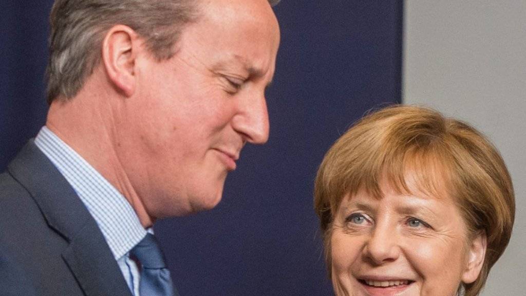 Bleib doch bei uns, scheint die deutsche Kanzlerin Merkel - die starke Figur in der EU - dem britischen Premier Cameron am Gipfeltreffen in Brüssel zu sagen. Schliesslich geht es um die Drohung eines Austritts seines Landes aus der Europäischen Union.