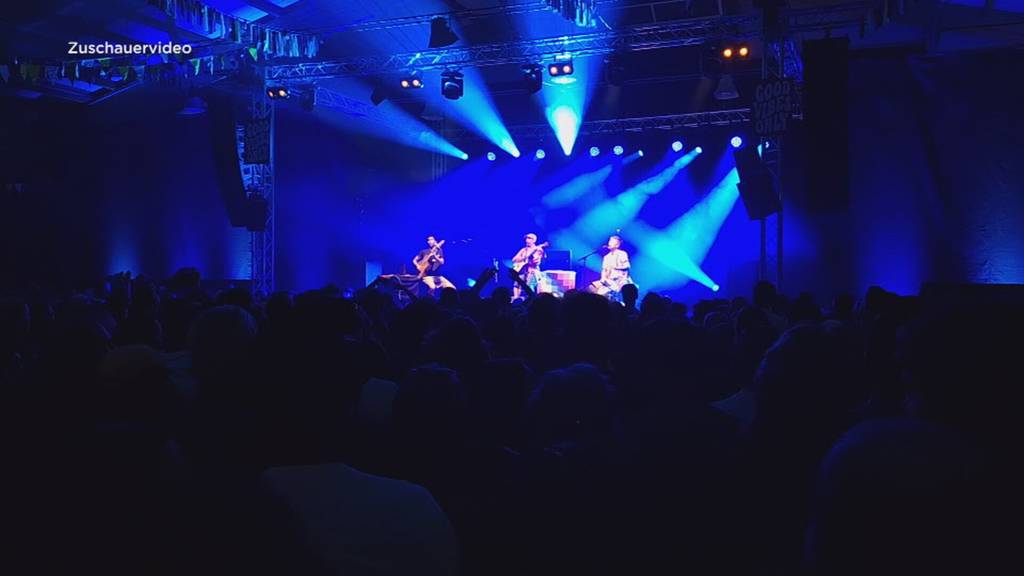 Manu Chao gibt Konzert im Wohnheim