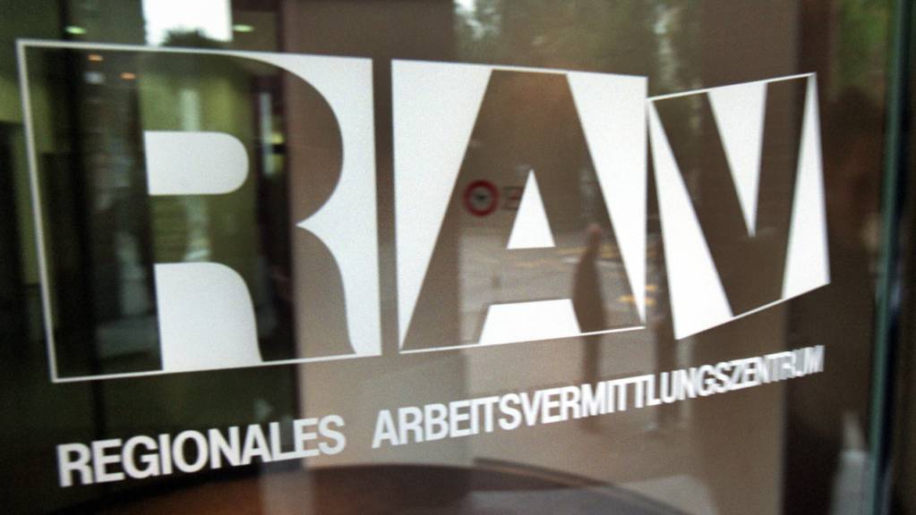 Bei den Regionalen Arbeitsvermittlungs-Zentren (RAV) in der Ostschweiz waren Ende Januar mehr Arbeitslose gemeldet (Archivbild).