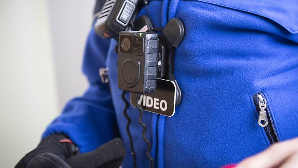 Die Kantonspolizei Thurgau soll künftig sogenannte Bodycams einsetzen dürfen. (Symbolbild)