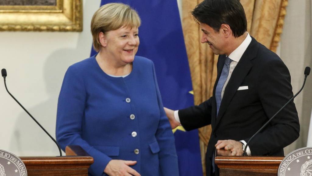 Die deutsche Bundeskanzlerin Angela Merkel erklärte am Montag anlässlich ihres Besuchs beim italienischen Ministerpräsidenten Giuseppe Conte, die Kooperation mit der libyschen Küstenwache bei der Seenotrettung von Migranten sei «verbesserungswürdig».
