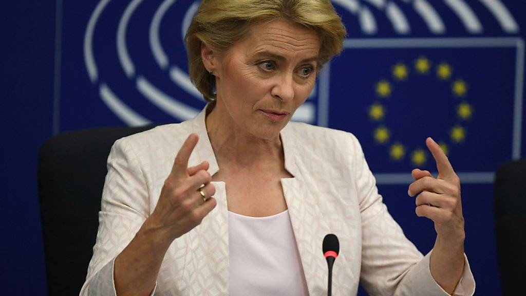 Ursula von der Leyen ist am Dienstag vom EU-Parlament in Strassburg zur neuen Präsidentin der EU-Kommission gewählt worden. Sie sei «sehr geehrt und gerührt», sagte sie nach ihrer Wahl. Doch es war knapp: Nur 383 Abgeordnete stimmten für sie - neun Stimmen über der nötigen absoluten Mehrheit.