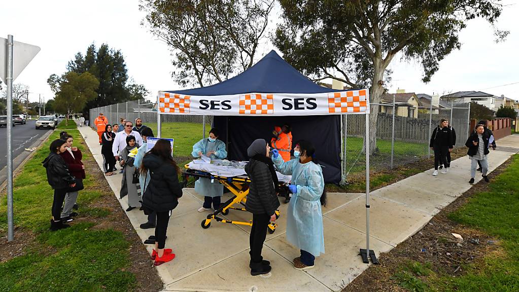 A person receives a COVID-19 test at a Coronavirus pop-up testing facility in Broadmeadows, Melbourne, Friday, June 26, 2020. Coronavirus pop-up testing facilities have been setup in residential streets throughout area's considered coronavirus hotspots following a spike in cases.  (AAP Image/James Ross) NO ARCHIVING