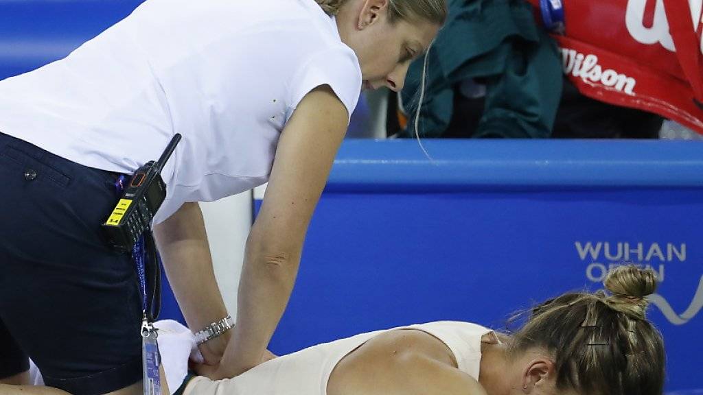 Probleme mit dem Rücken: die Weltnummer 1 Simona Halep verlor zum dritten Mal in Folge
