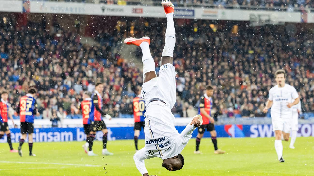 FC Zuerichs Cheick Conde bejubelt sein Tor zum 22 im Fussball Meisterschaftsspiel der Super League zwischen dem FC Basel und dem FC Zuerich am Samstag, 30. Maerz 2024 im St. Jakob-Park in Basel.