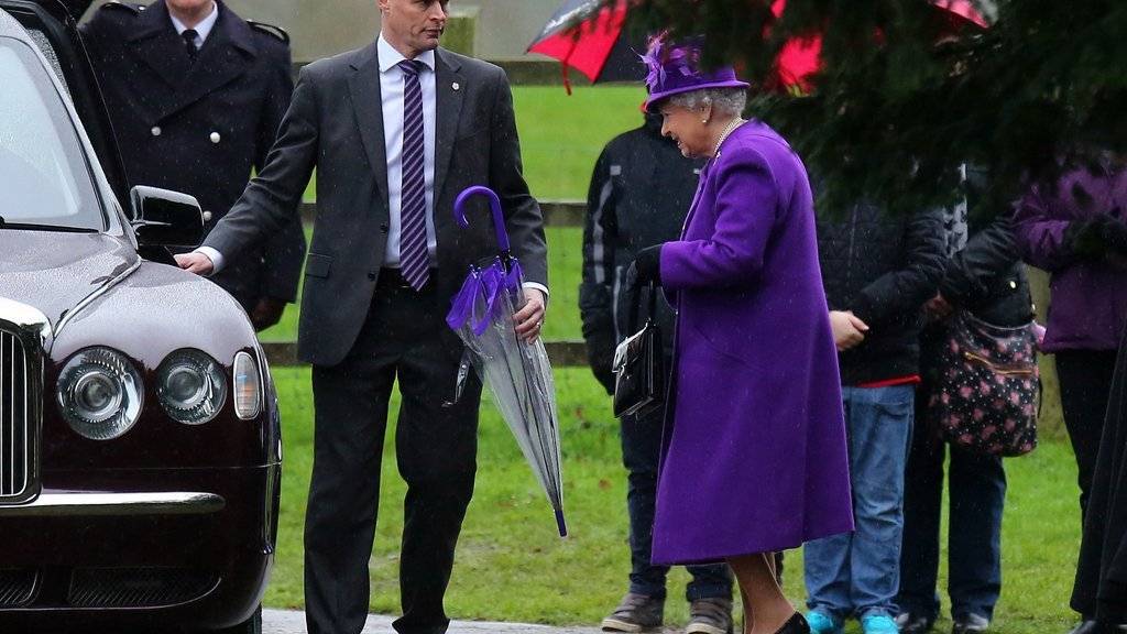 Queen Elizabeth II ist gut gerutscht: An einer Gedenkveranstaltung auf ihrem Landsitz zeigte sie sich erstmals im neuen Jahr in der Öffentlichkeit (Archiv).