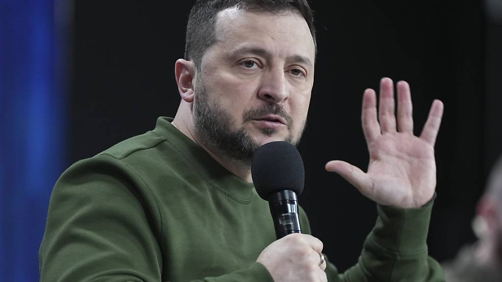 ARCHIV - Bittet eindringlich um Hilfe: Wolodymyr Selenskyj. Foto: Evgeniy Maloletka/AP/dpa