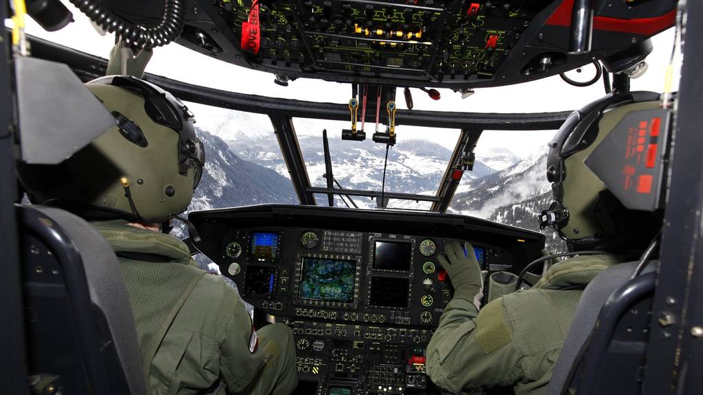 Die Armee bezieht rund um Davos Stellung – zum Beispiel mit Helikoptern.