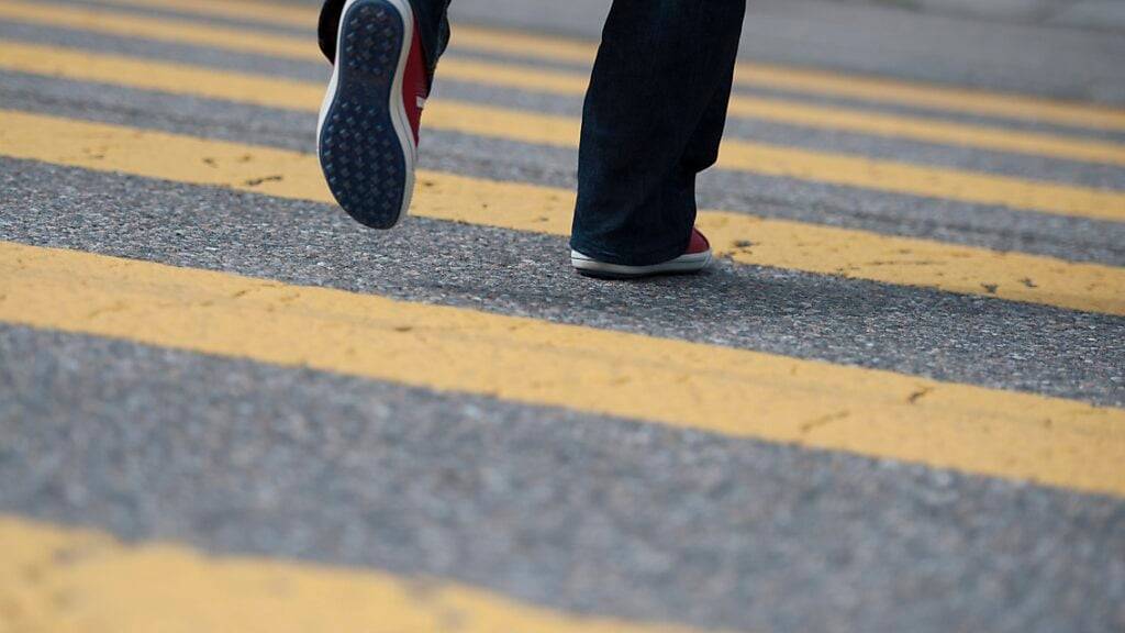 Der Fussgänger wurde bei dem Unfall erheblich verletzt. (Symbolbild)