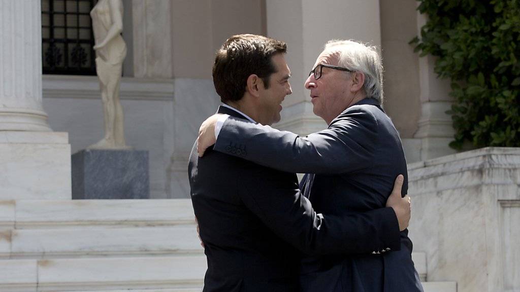 Ziemlich beste Freunde, könnte man meinen: Der griechische Regierungschef Tsipras (links) empfängt EU-Kommissionschef Juncker in Athen.