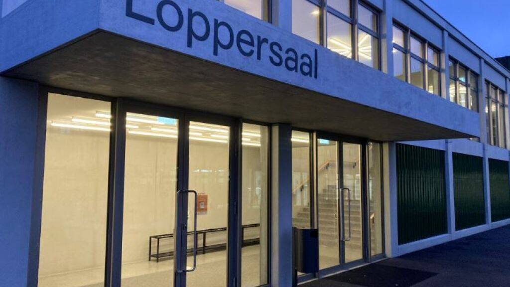 Der Landrat Nidwalden tagt erstmals in seiner Geschichte im Loppersaal in Hergiswil.