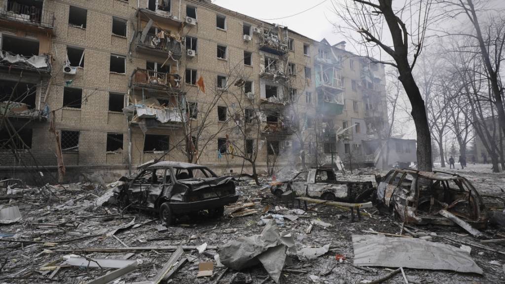 Das UN-Flüchtlingshilfswerk stuft die humanitäre Lage in der Ukraine als sehr ernst ein. Foto: Andrii Marienko/AP
