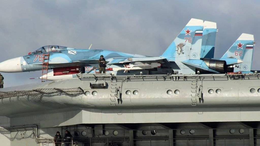 Ein russisches Kampfflugzeug wegen eines «technischen Fehlers» einige Kilometer vor dem russischen Flugzeugträger «Admiral Kusnezow» abgestürzt. (Archivbild).