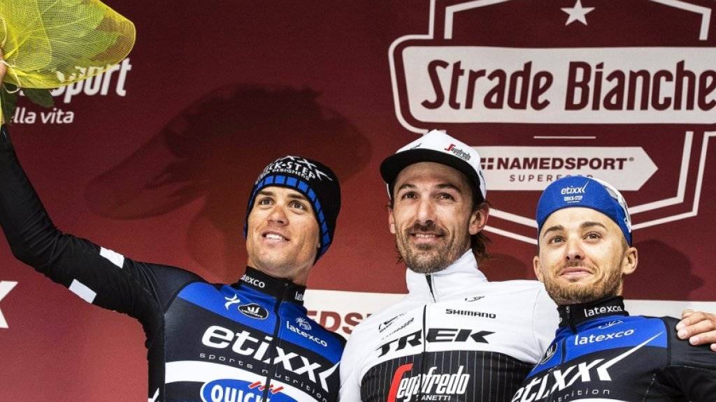 Zdenek Stybar, hier bei der Siegerehrung der Strade Bianche links von Gewinner Fabian Cancellara, holte sich beim Tirreno als Etappensieger das Leadertrikot.