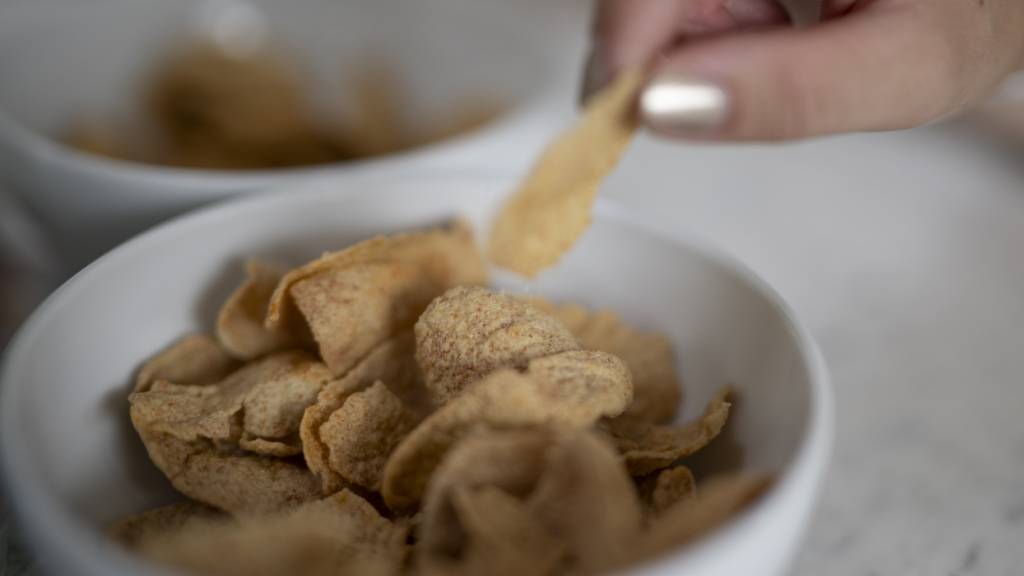Chips aus Biertreber: Schweizer Unternehmen haben den Markt für vegane Proteine für sich entdeckt. (Archivbild)