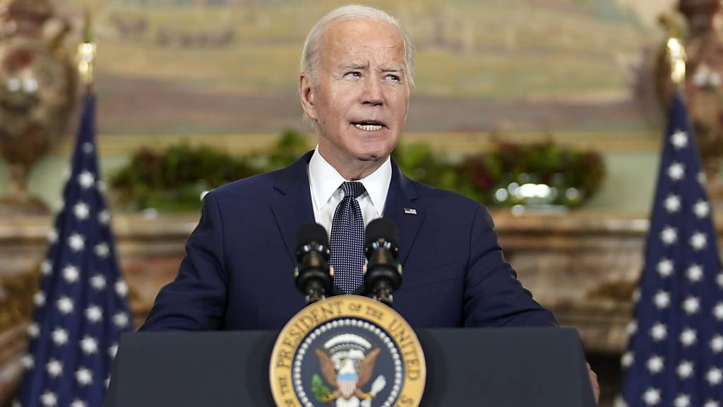 Joe Biden, Präsident der USA, spricht während einer Pressekonferenz nach einem Treffen mit Chinas Präsident Xi auf dem Filoli Estate am Rande des Gipfels der Asiatisch-Pazifischen Wirtschaftsgemeinschaft (APEC). Foto: Doug Mills/Pool The New York Times/AP/dpa - ACHTUNG: Nur zur redaktionellen Verwendung und nur mit vollständiger Nennung des vorstehenden Credits