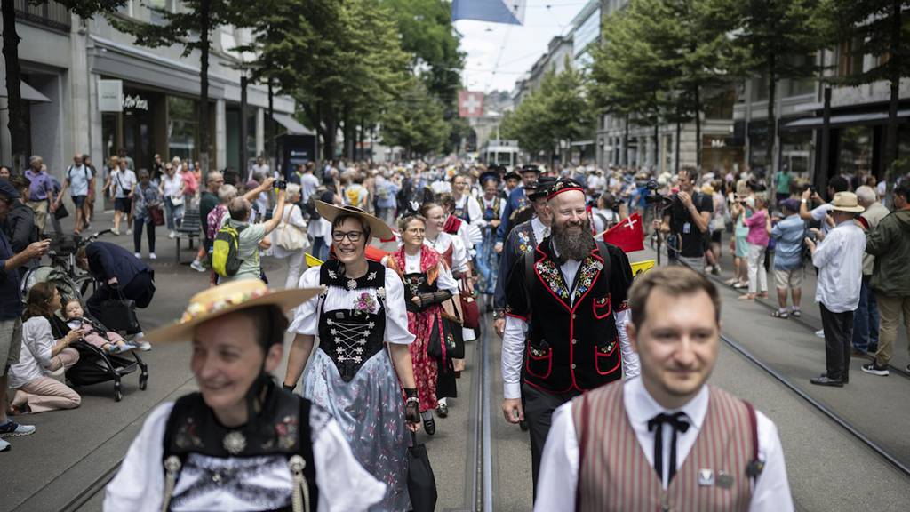 Eidgenössisches Trachtenfest am Hauptbahnhof eröffnet