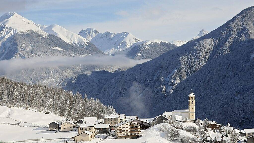 Das malerisch gelegene Bergdorf Brienz/Brinzauls in Graubünden könnte noch dieses Jahr von einem Bergsturz getroffen werden. Laut den Behörden sollte sich das Ereignis lange im Voraus ankündigen. (Archivbild)