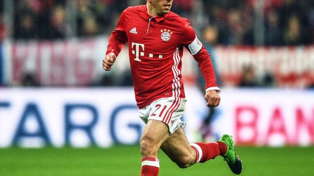 Bayerns Captain Philipp Lahm verabschiedet sich vom Spielfeld