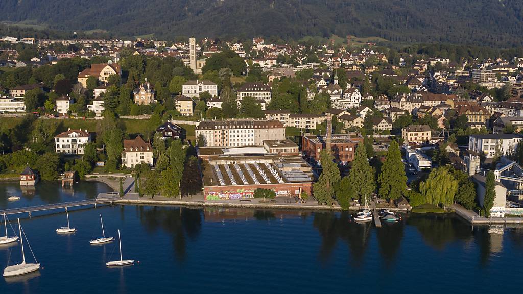 Die Kibag plant auf ihrem Gelände (rechts im Bild) in Wollishofen Wohnungen. Die Stadt Zürich will das verhindern. (Archivbild)