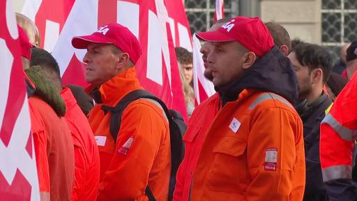 Angestellte von Stahl Gerlafingen protestieren in Bern