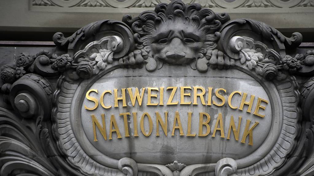 Die Devisenreserven der Schweizerischen Nationalbank (SNB) sind im Januar um 2,65 Milliarden Franken gestiegen. Auf der Bilanz der SNB haben sich Devisen im Umfang von beinahe 950 Milliarden Franken angehäuft.(Archivbild)