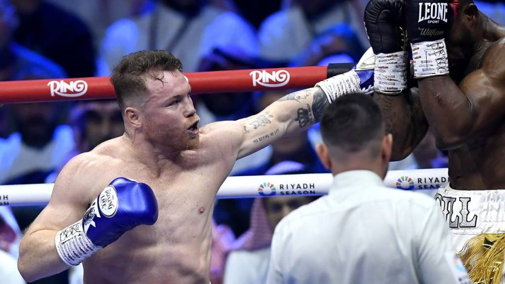 Saul «Canelo» Alvarez (links) gewinnt gegen William Scull nach Punkten