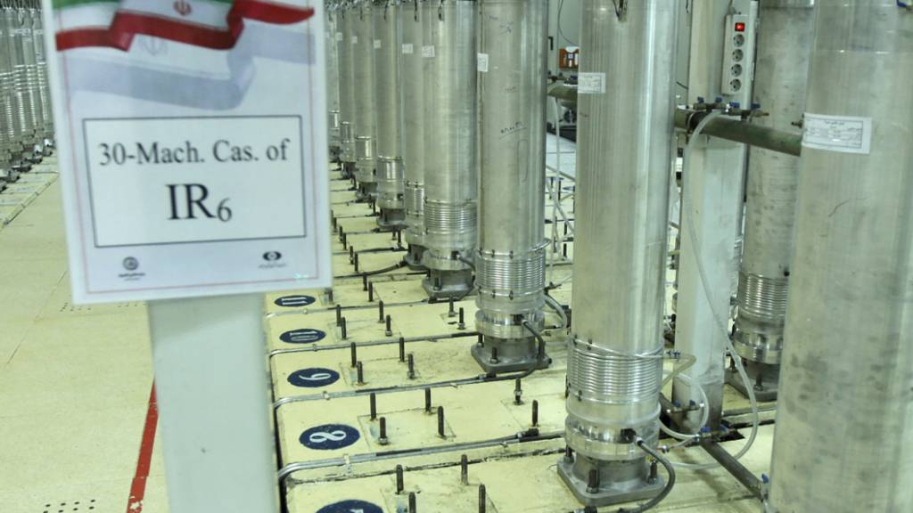 Dieses von der iranischen Atomorganisation (AEOI) veröffentlichte Bild zeigt Zentrifugen in einer Urananreicherungsanlage. (Archiv)