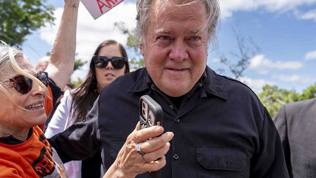 ARCHIV - Steve Bannon, ehemaliger Chef-Stratege von Ex-US-Präsident Donald Trump. Foto: Julia Nikhinson/AP/dpa