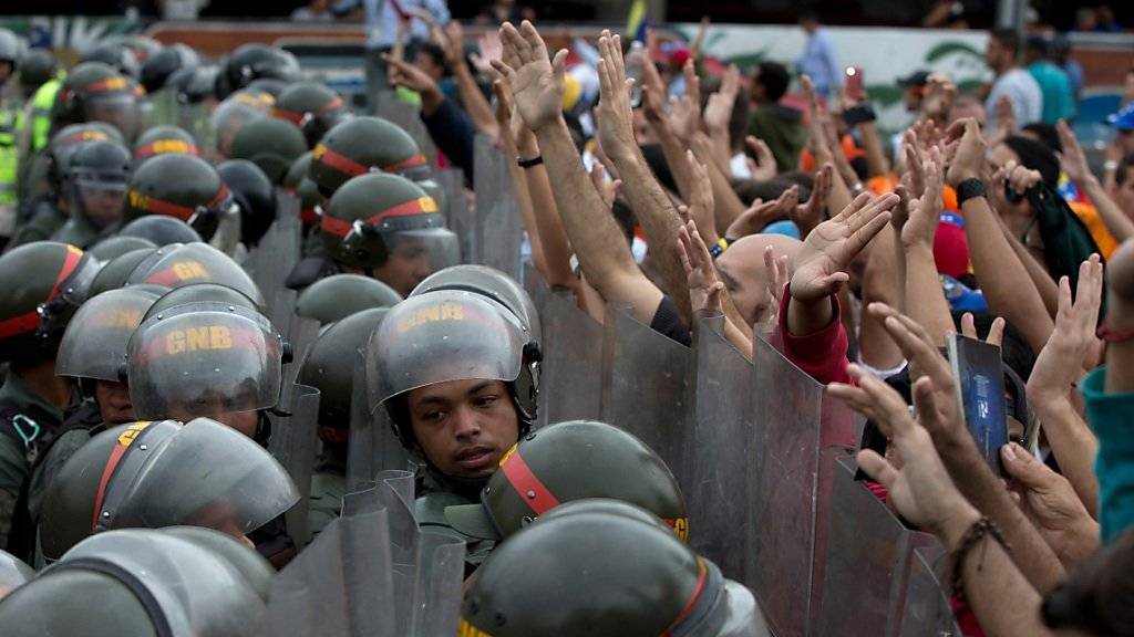In Caracas kam es zu Zusammenstössen zwischen Regierungsgegnern und der Polizei.