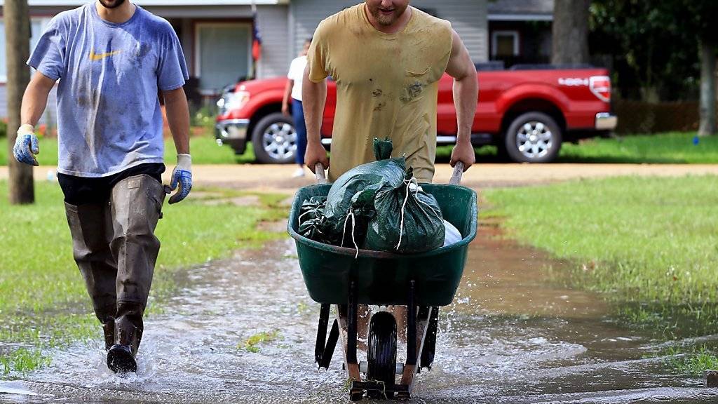 Wegschaffen, was noch zu retten ist - in Lafayette im US-Bundesstaat Louisiana.