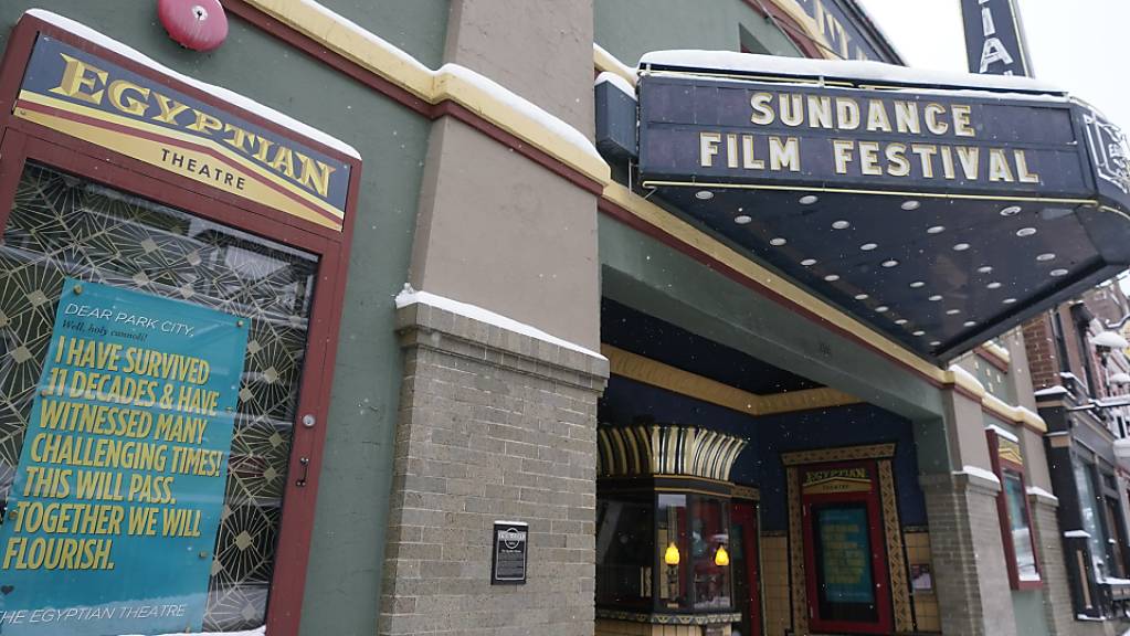 Der Schriftzug «Sundance Film Festival» ist am Egyptian Theatre zu sehen. Das berühmte Sundance Film Festival im US-Staat Utah ist im virtuellen Format eröffnet worden.