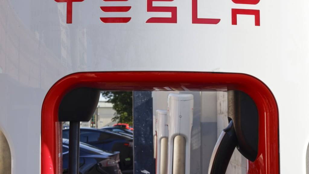 Tech-Milliardär Elon Musk hat einen grossen Teil seiner Tesla-Aktien als Sicherheit für persönliche Kredite hinterlegt. Insgesamt setzte Musk dafür knapp 236 Millionen Aktien ein. (Archivbild)