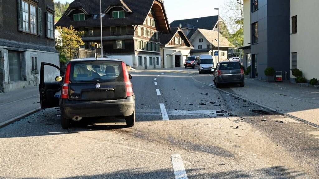 Die Hauptstrasse in Escholzmatt war wegen des Unfalls während mehreren Stunden unterbrochen.