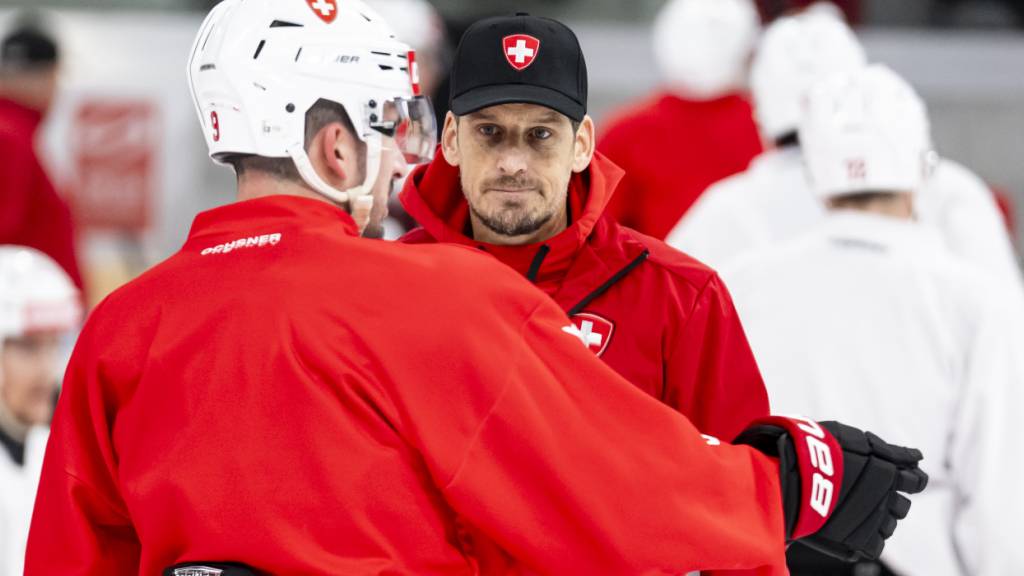 Nationaltrainer Patrick Fischer im Gespräch mit Damien Riat