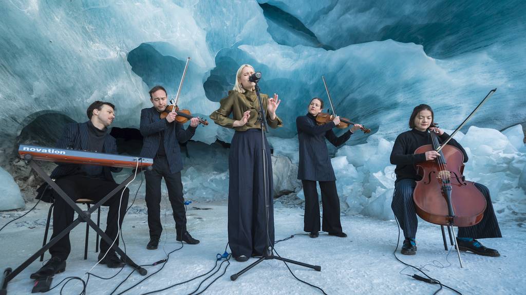Luzerner Musikerin «To Athena» singt in schmelzender Gletscherhöhle