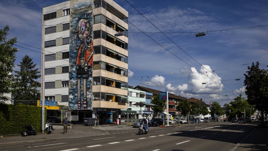 Das Tram Affoltern soll die Buslinie auf der Wehntalerstrasse ersetzen. Im Stadtzürcher Parlament war das Projekt umstritten. (Archivbild)